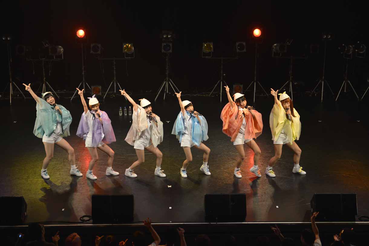 盗まれた衣装を取り戻してシークレットライブを行うでんぱ組.inc。