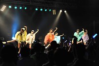 盗まれた衣装を取り戻してシークレットライブを行うでんぱ組.inc。