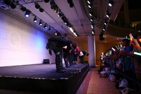 超特急「Kiss Me Baby～あなたはキスしたい？キスされたい??～ツアー」大阪・あべのキューズモール公演の様子。