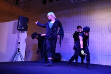 超特急「Kiss Me Baby～あなたはキスしたい？キスされたい??～ツアー」大阪・あべのキューズモール公演の様子。