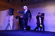超特急「Kiss Me Baby~あなたはキスしたい?キスされたい??~ツアー」大阪・あべのキューズモール公演の様子。