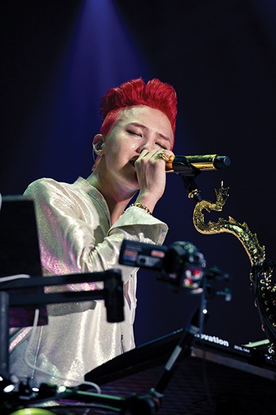 「G-DRAGON 2013 1ST WORLD TOUR [ONE OF A KIND]」の様子。(c)&(p) 2013 KBS MEDIA Inc. & YG ENTERTAINMENT Co., Ltd. ALL RIGHTS RESERVED.