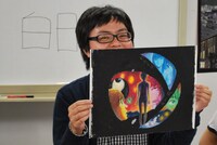 配信ジャケット用イラストを発表する押見修造。