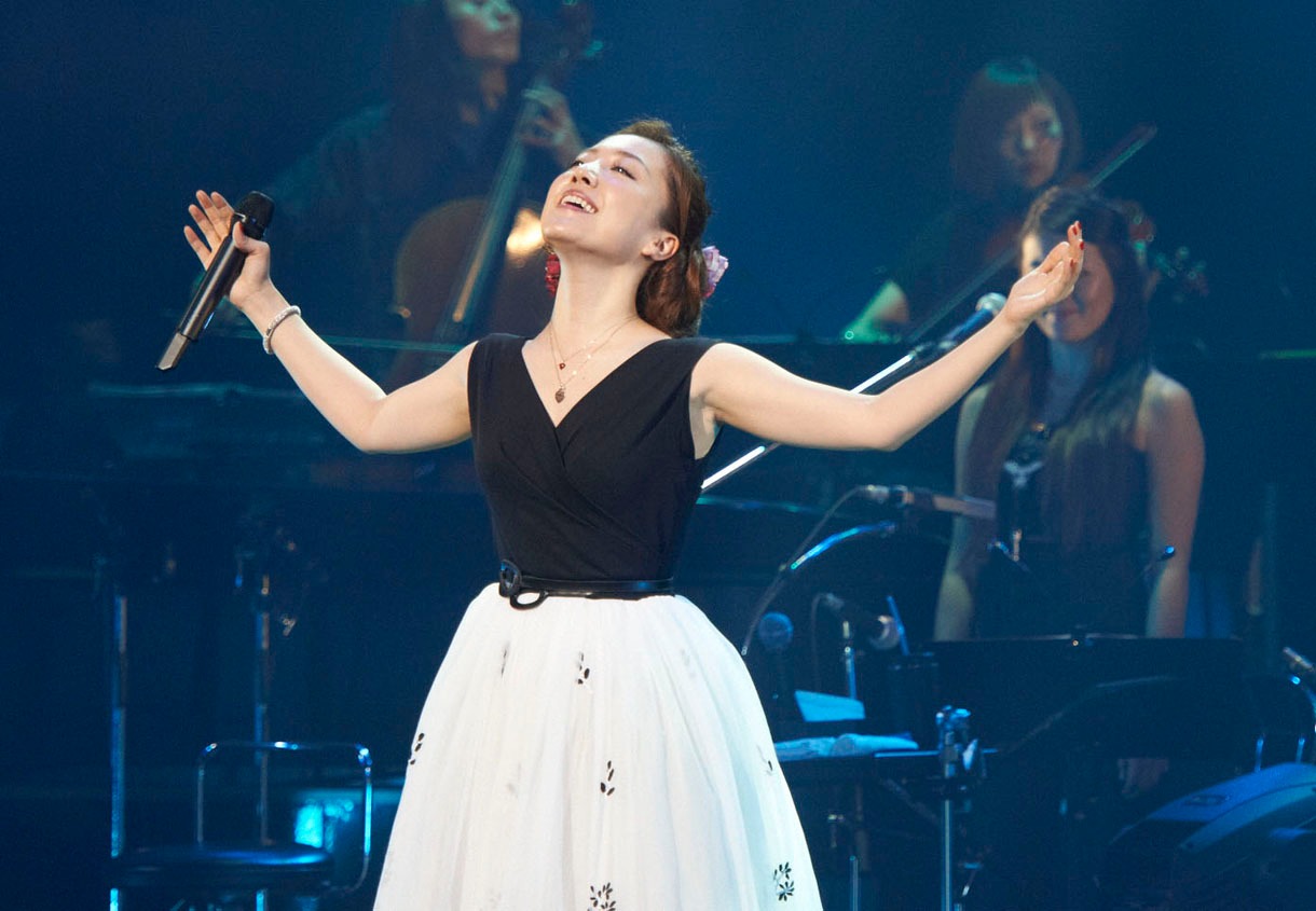 平原綾香「AYAKA HIRAHARA 10th Anniversary CONCERT TOUR 2013 ～Dear Jupiter～」最終公演の様子。