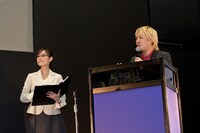 やさしい言葉でITを解説する津田大介（右）。