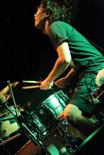 山本晃紀（Dr）（Photo by SARU）