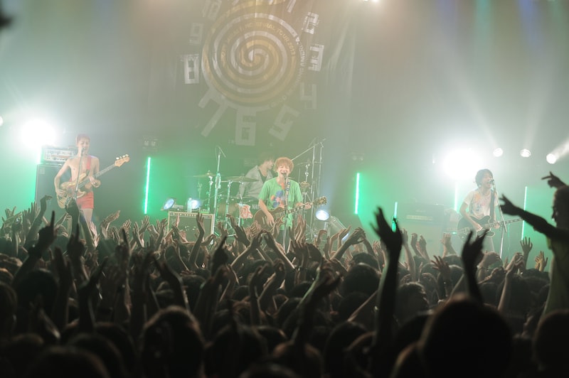 グッドモーニングアメリカ「未来へのスパイラルツアー2013」東京・Shibuya O-EAST公演の様子。（撮影：大参久人）