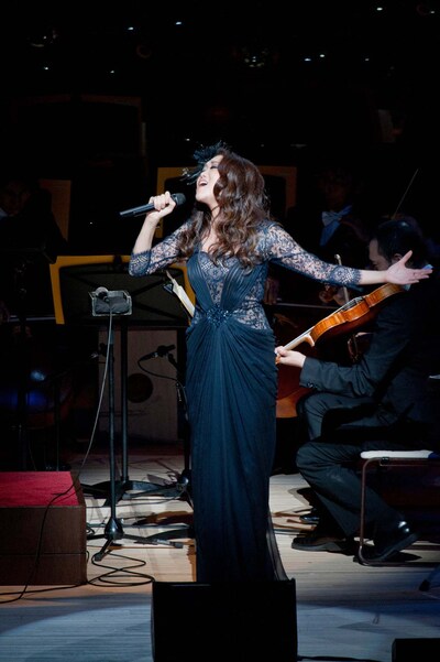 JUJU「JUJU PREMIUM CLASSIC CONCERT 2013」東京・Bunkamuraオーチャードホール公演の様子。