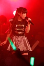 「春奈るなファーストライブ～OVERSKY～」の様子。