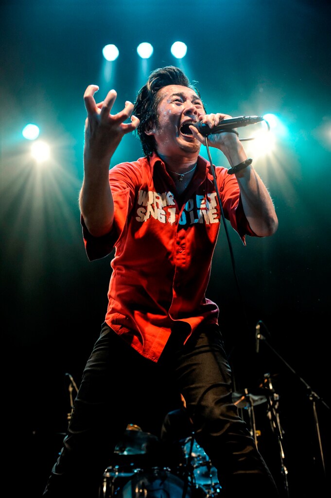 怒髪天「DOHATSUTEN三十路（ミソジ）まえ “七色の虹をかける野郎ども”」横浜BLITZ公演の様子。（撮影：釘野孝宏）