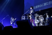UNISON SQUARE GARDENのライブの様子。