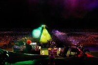 今週の人気の画像7位は「セカオワ野外ワンマン大成功！15公演アリーナツアー開催へ」より、ステージから見た場内全景。（撮影：上飯坂一）