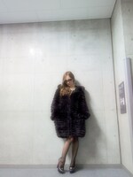 「板野って、オシャレなの!?～とも、ついにみせちゃいます～」掲載の私服ショット。撮影:Tommy / 講談社