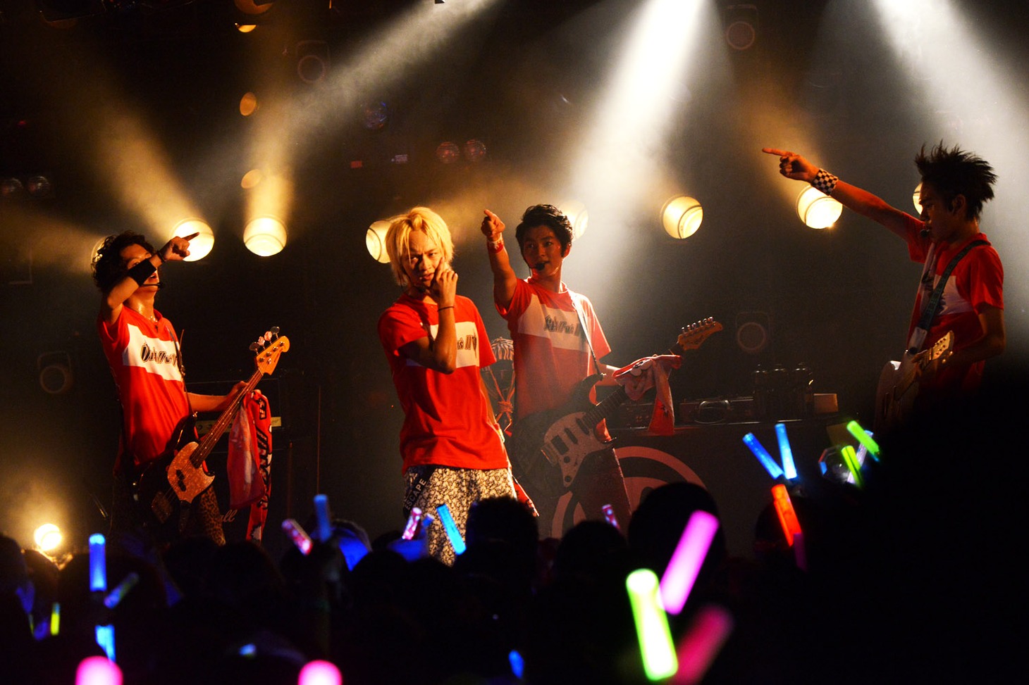 DISH//「皿 vsスラ "世界サラー級タイトルマッチ"」東京・渋谷CLUB QUATTRO公演の様子。