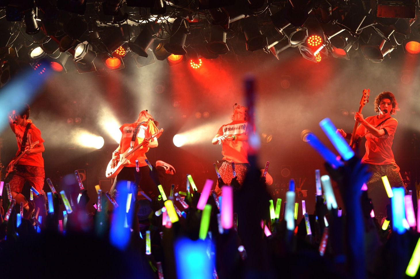 DISH//「皿 vsスラ "世界サラー級タイトルマッチ"」東京・渋谷CLUB QUATTRO公演の様子。