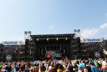 HOME MADE 家族パフォーマンス中の様子。