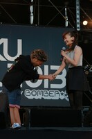 左からMICRO（HOME MADE 家族）、華原朋美。