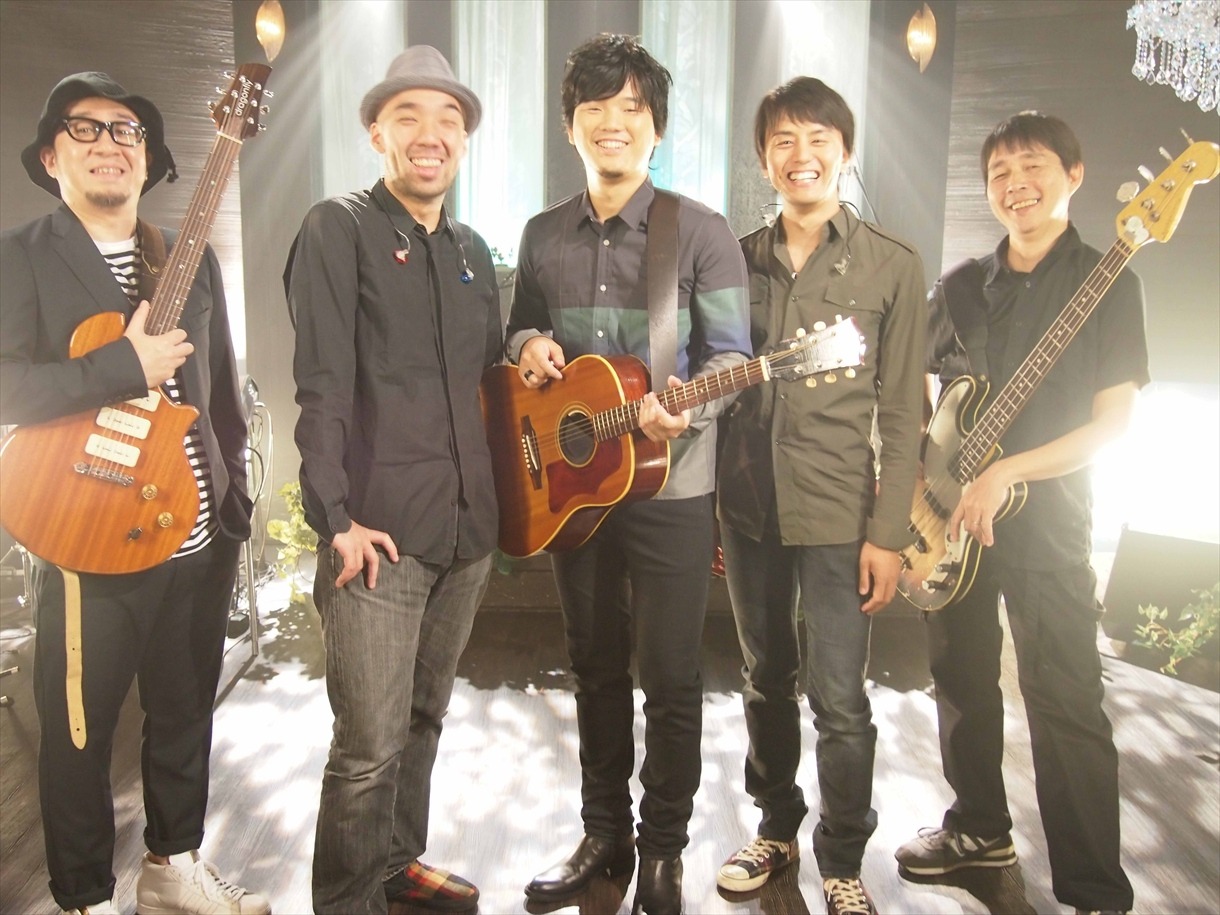 左から久保田光太郎、皆川真人、秦基博、神宮司治、鹿島達也。