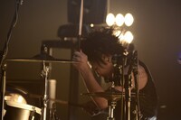 Яyo（Dr）（撮影：小松陽祐）