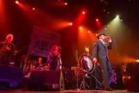 「"ありがとう yokohama BLITZ" CRAZY KEN BAND SHOW」の様子。 (C)DOUBLE JOY RECORDS Co.,ltd