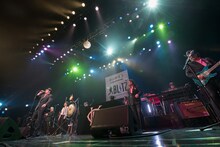 「"ありがとう yokohama BLITZ" CRAZY KEN BAND SHOW」の様子。 (C)DOUBLE JOY RECORDS Co.,ltd