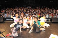 でんぱ組.inc、山本昇、ピエール中野によるフォトセッション。