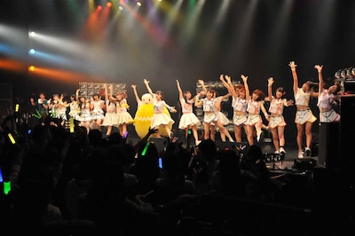 10月13日に開催された「HOT WAVE 推し事祭 2013」のエンディングの様子。