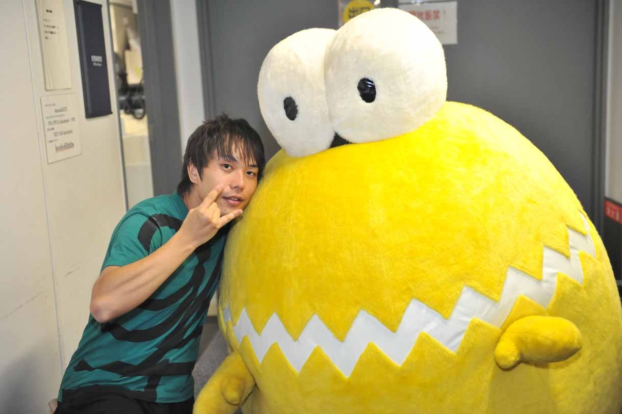ピエール中野とテレ玉くん。