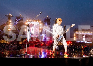 JIRO（GLAY「GLAY Special Live 2013 in HAKODATE GLORIOUS MILLION DOLLAR NIGHT Vol.1」初回限定盤付属の写真集より）