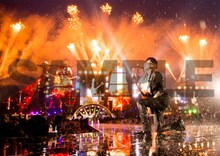 TAKURO（GLAY「GLAY Special Live 2013 in HAKODATE GLORIOUS MILLION DOLLAR NIGHT Vol.1」初回限定盤付属の写真集より）