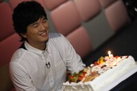 番組終盤で秦基博へ贈られたバースデーケーキ。