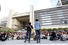 「大阪でストリートはメジャーデビュー以降やっていないので、どうしてもやりたいとお願いしました」とMCを行ったコブクロ。