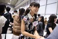 ドラフト会議候補者握手会の様子。 (c)AKS