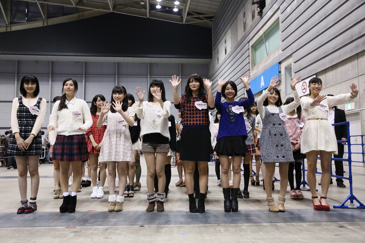 ドラフト会議候補者握手会の様子。 (c)AKS