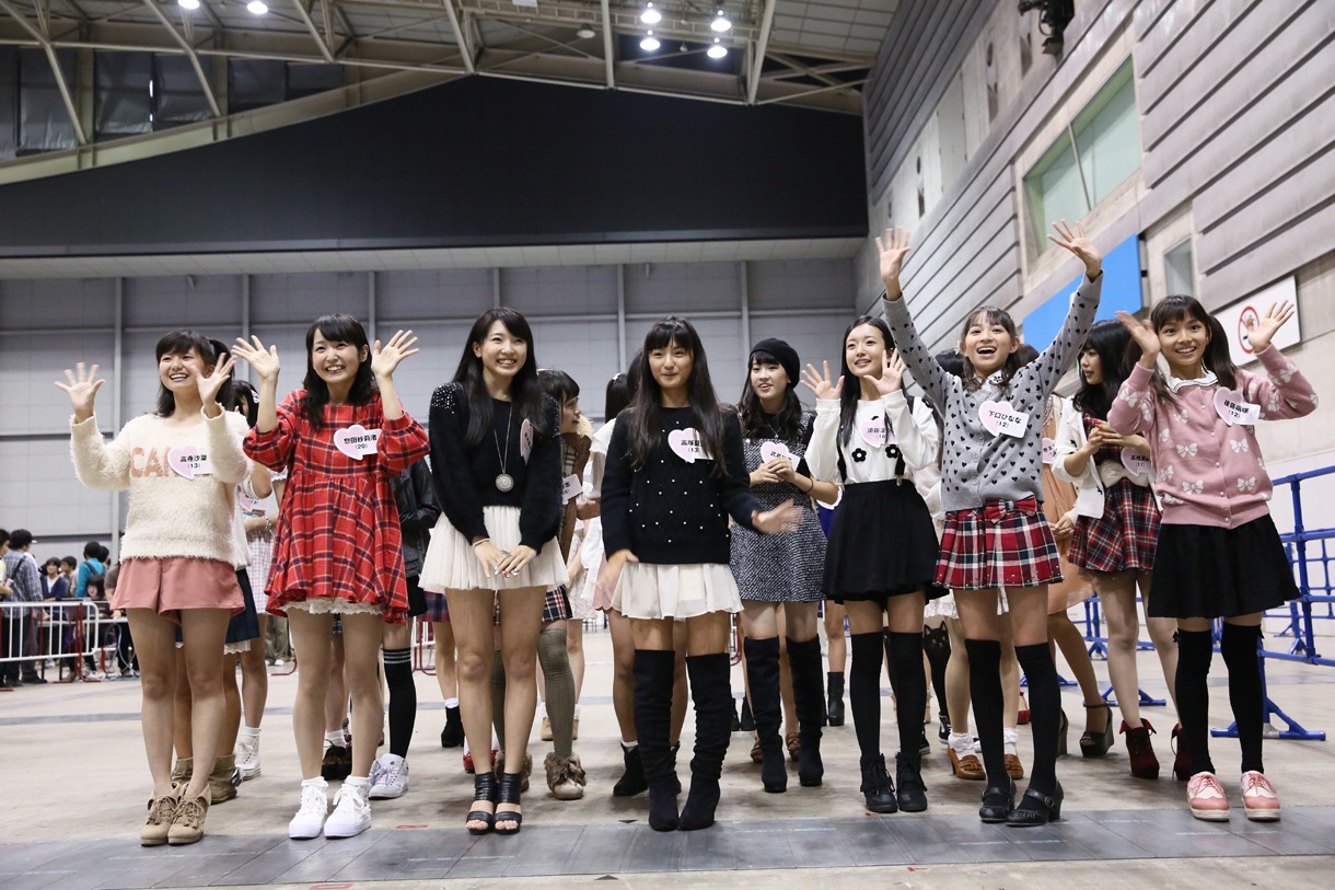 ドラフト会議候補者握手会の様子。 (c)AKS
