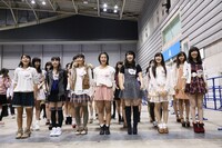 ドラフト会議候補者握手会の様子。 (c)AKS