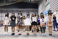 ドラフト会議候補者握手会の様子。 (c)AKS