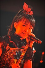 SU-METAL（BABYMETAL）（撮影：柴田和彦）