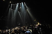 DJ'TEKINA//SOMETHING（ゆよゆっぺ）のDJの様子。（撮影：柴田和彦）