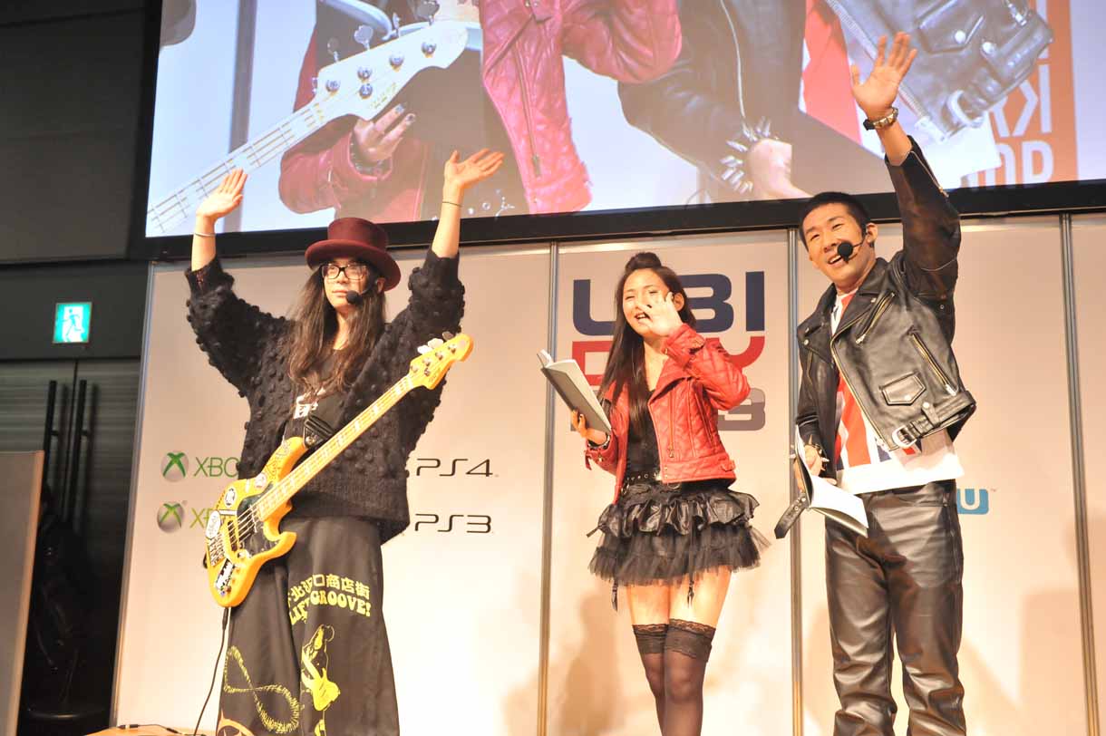 「ロックスミス 2014」ステージイベントの様子。左からKenKen（B / RIZE）、鈴木咲、麒麟 田村裕。
