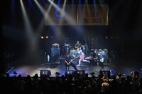 ニューロティカのライブの様子。（撮影：柴田和彦）