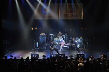 ニューロティカのライブの様子。（撮影：柴田和彦）