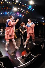 ニューロティカのライブの様子。（撮影：柴田和彦）