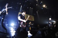 鬱Pのライブの様子。（撮影：柴田和彦）