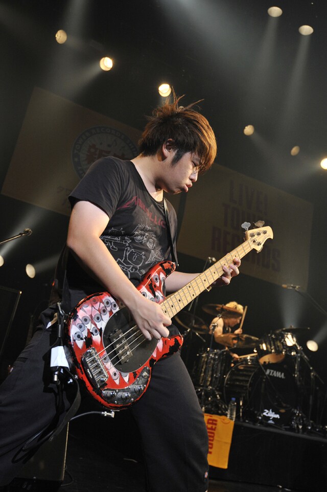 鬱Pのライブの様子。（撮影：柴田和彦）