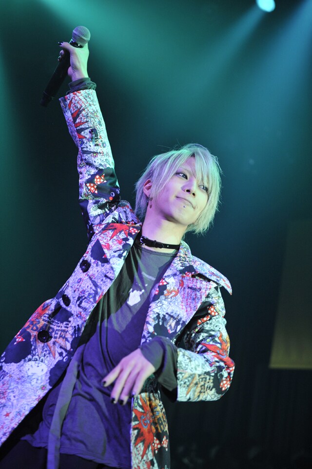 浮気者のライブの様子。（撮影：柴田和彦）