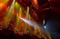 今週の人気の画像7位は「VAMPS主催ハロウィンライブ開幕、サプライズに会場沸騰」より、VAMPS。（撮影：緒車寿一、田中和子）