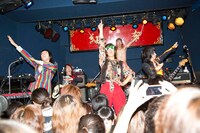 爆弾ジョニー「続 月刊爆弾ジョニー ～感謝祭ワンマン～」の様子。（撮影：新保勇樹）