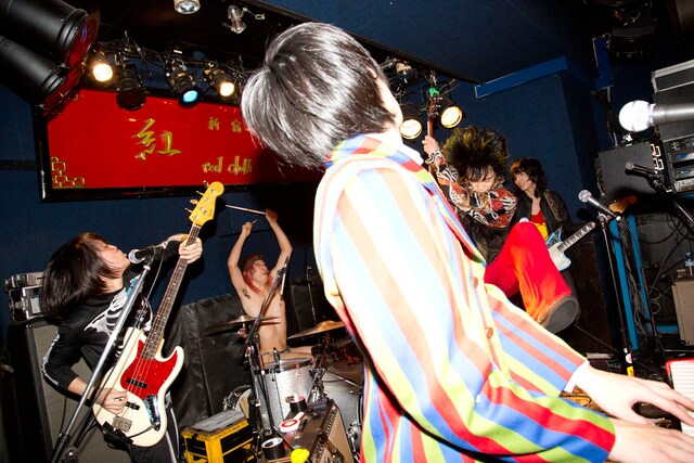 爆弾ジョニー「続 月刊爆弾ジョニー ～感謝祭ワンマン～」の様子。（撮影：新保勇樹）