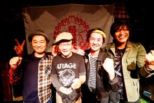 怒髪天メンバーと京都磔磔の水島博範オーナー。